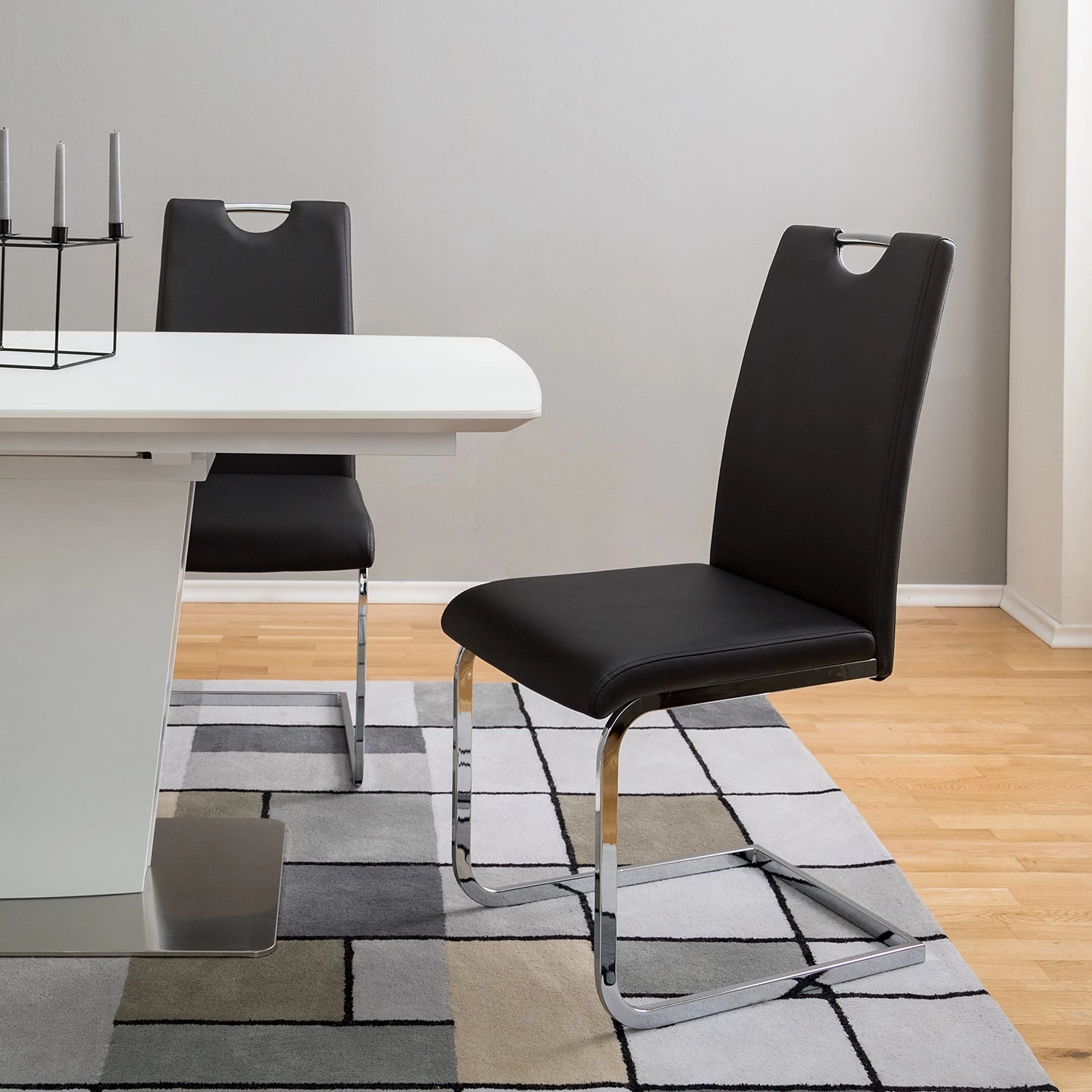 Roomscape Chaise cantilever Pasala - Noir - Lot de 2 2 Roomscape Chaise cantilever Pasala - Noir - Lot de 2 – Image 2