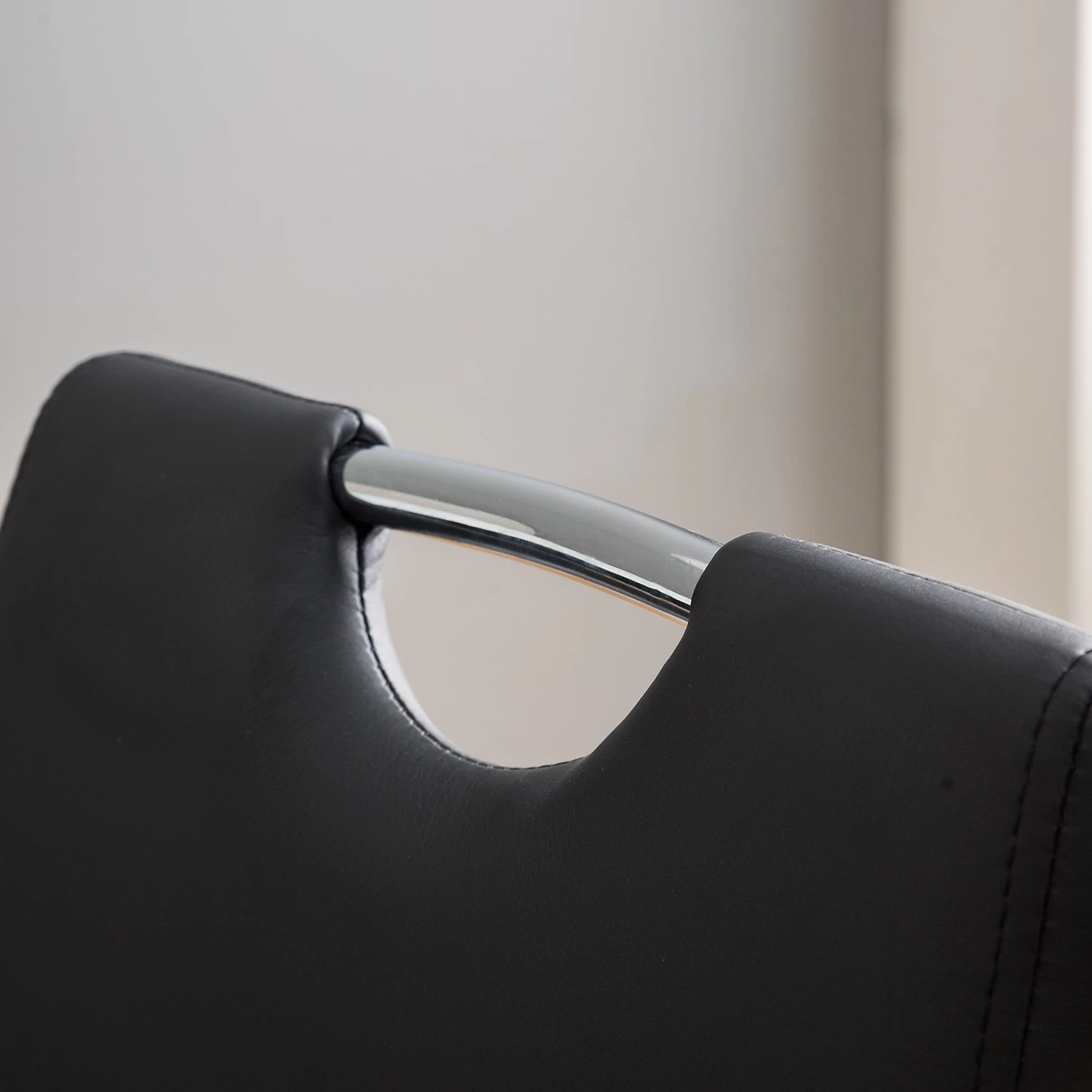 Roomscape Chaise cantilever Pasala - Noir - Lot de 2 12 Roomscape Chaise cantilever Pasala - Noir - Lot de 2 – Image 12