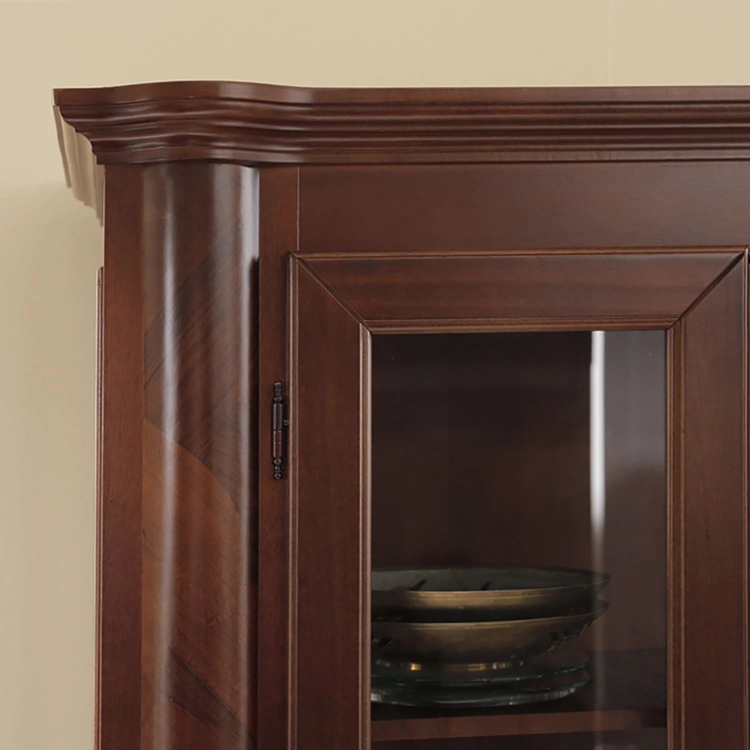 Montreux Vitrine Pevy 5 Montreux Vitrine Pevy – Image 5