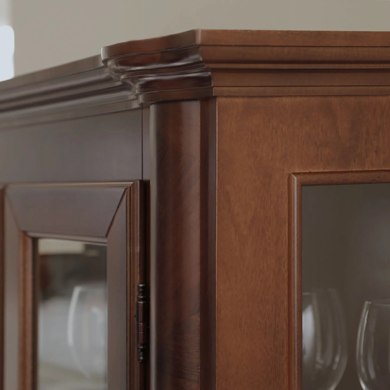 Montreux Vitrine Pevy 11 Montreux Vitrine Pevy – Image 11