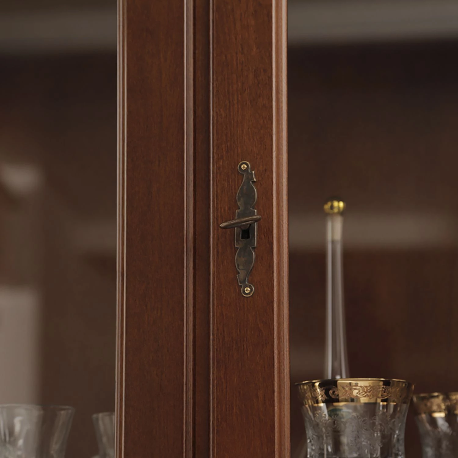 Montreux Vitrine Pevy 12 Montreux Vitrine Pevy – Image 12