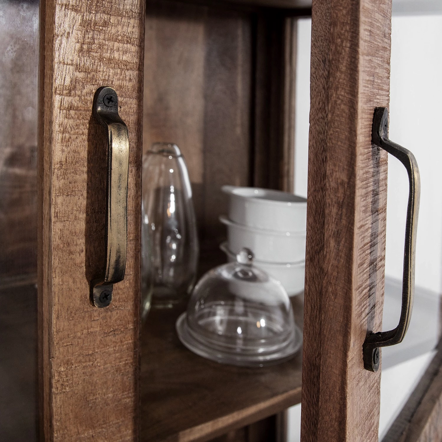 Ars manufacti Vitrine Pintage II - Manguier massif - Teinté et verni 4 Ars manufacti Vitrine Pintage II - Manguier massif - Teinté et verni – Image 4