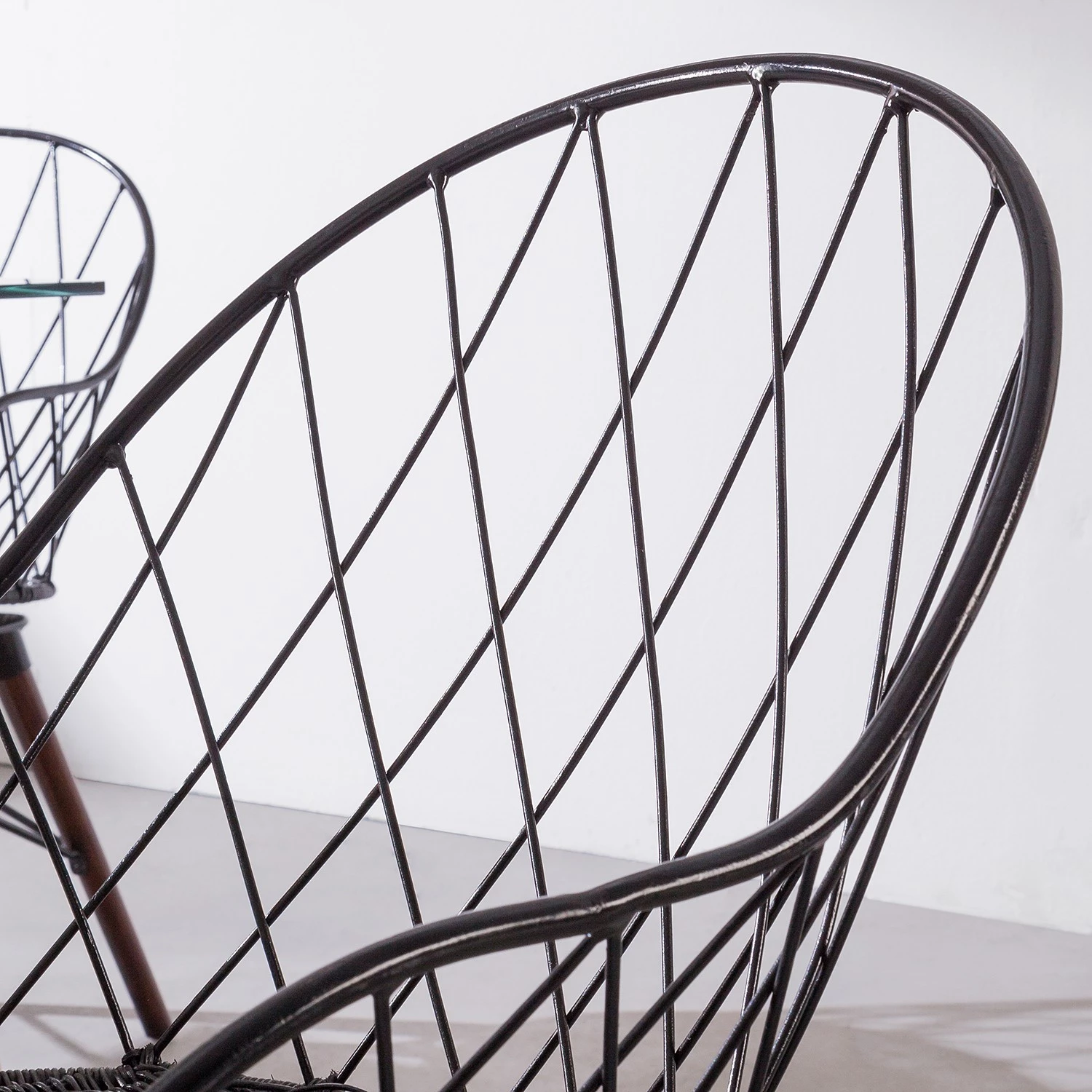 Eva Padberg Collection Chaise à accoudoirs Le Gaillard - Noir / marron foncé 12 Eva Padberg Collection Chaise à accoudoirs Le Gaillard - Noir / marron foncé – Image 12