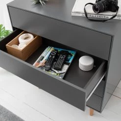 Mørteens Commode Lindholm I - Partiellement en chêne massif - Gris 19 Mørteens Commode Lindholm I - Partiellement en chêne massif - Gris -Meubles de salle à manger Soldes Magasin 1000119268 190225 08483200017 GALLERYIMAGES P000000001000119268