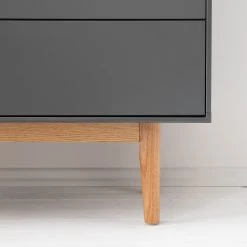 Mørteens Commode Lindholm I - Partiellement en chêne massif - Gris 20 Mørteens Commode Lindholm I - Partiellement en chêne massif - Gris -Meubles de salle à manger Soldes Magasin 1000119268 190225 08483200018 GALLERYIMAGES P000000001000119268