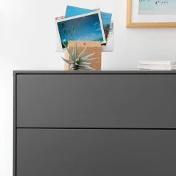 Mørteens Commode Lindholm I - Partiellement en chêne massif - Gris 21 Mørteens Commode Lindholm I - Partiellement en chêne massif - Gris -Meubles de salle à manger Soldes Magasin 1000119268 190225 08483200019 GALLERYIMAGES P000000001000119268