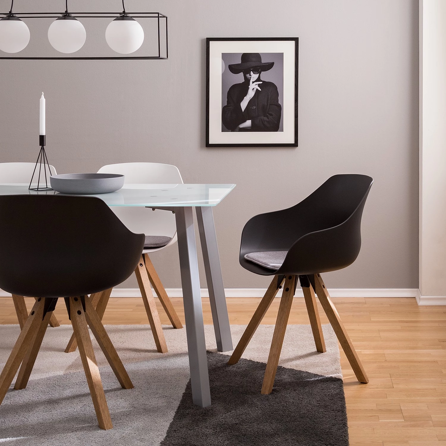 Mørteens Chaises à accoudoirs Skelde I - Matière plastique / Hévéa massif - Noir - Lot de 2 3 Mørteens Chaises à accoudoirs Skelde I - Matière plastique / Hévéa massif - Noir - Lot de 2 – Image 3