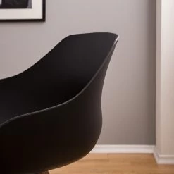 Mørteens Chaises à accoudoirs Skelde I - Matière plastique / Hévéa massif - Noir - Lot de 2 21 Mørteens Chaises à accoudoirs Skelde I - Matière plastique / Hévéa massif - Noir - Lot de 2 -Meubles de salle à manger Soldes Magasin 1000123392 201126 16390800009 MOOD DETAILS P000000001000123392 mood