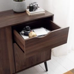 Mørteens Commode Gjora I - Partiellement en hévéa massif - Noyer 24 Mørteens Commode Gjora I - Partiellement en hévéa massif - Noyer -Meubles de salle à manger Soldes Magasin 1000123695 190325 11253100008 GALLERYIMAGES P000000001000123695