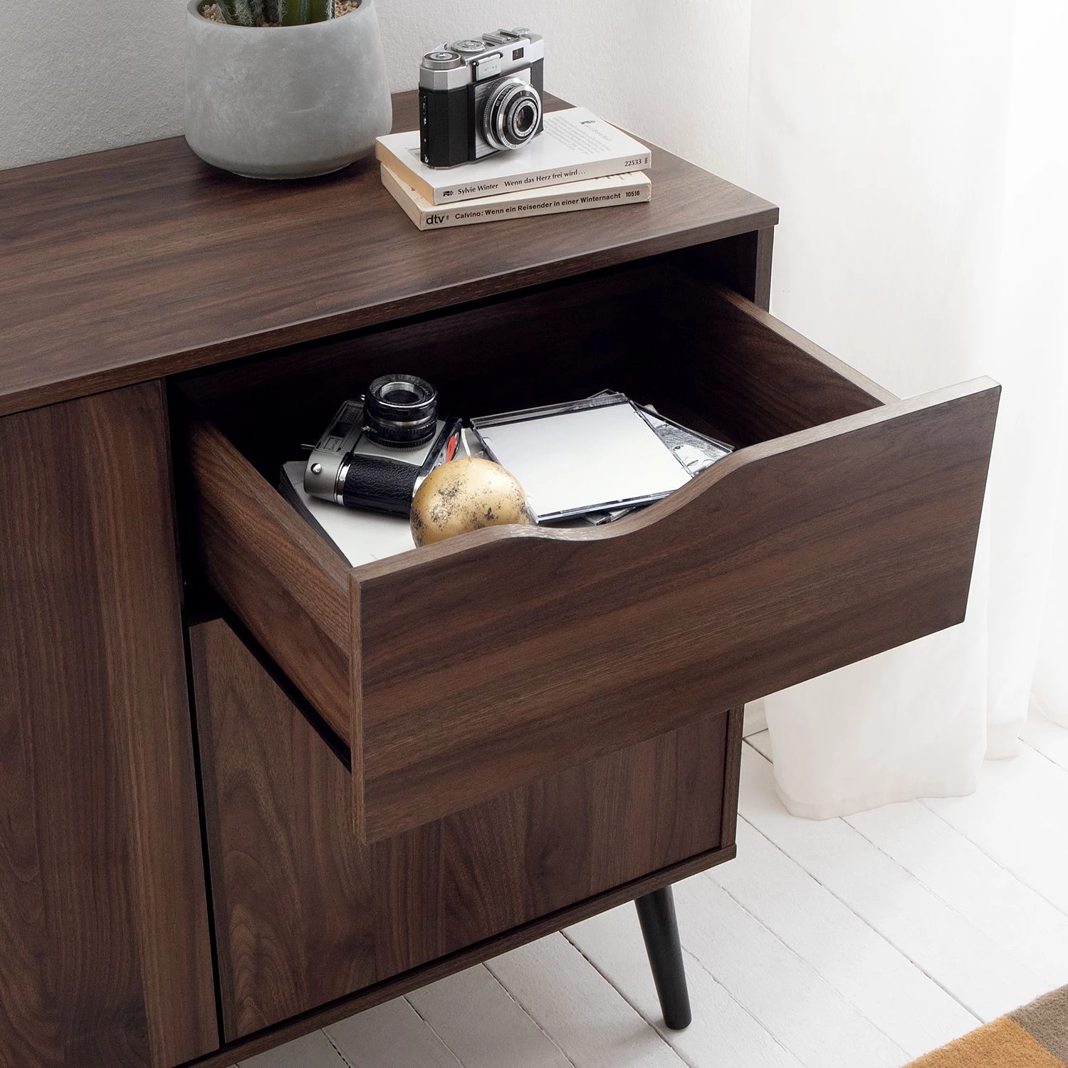 Mørteens Commode Gjora I - Partiellement en hévéa massif - Noyer 11 Mørteens Commode Gjora I - Partiellement en hévéa massif - Noyer – Image 11