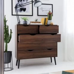 Mørteens Commode Gjora II - Partiellement en hévéa massif - Noyer 18 Mørteens Commode Gjora II - Partiellement en hévéa massif - Noyer -Meubles de salle à manger Soldes Magasin 1000123696 190405 15413800015 MOOD GALLERYIMAGES P000000001000123696 mood