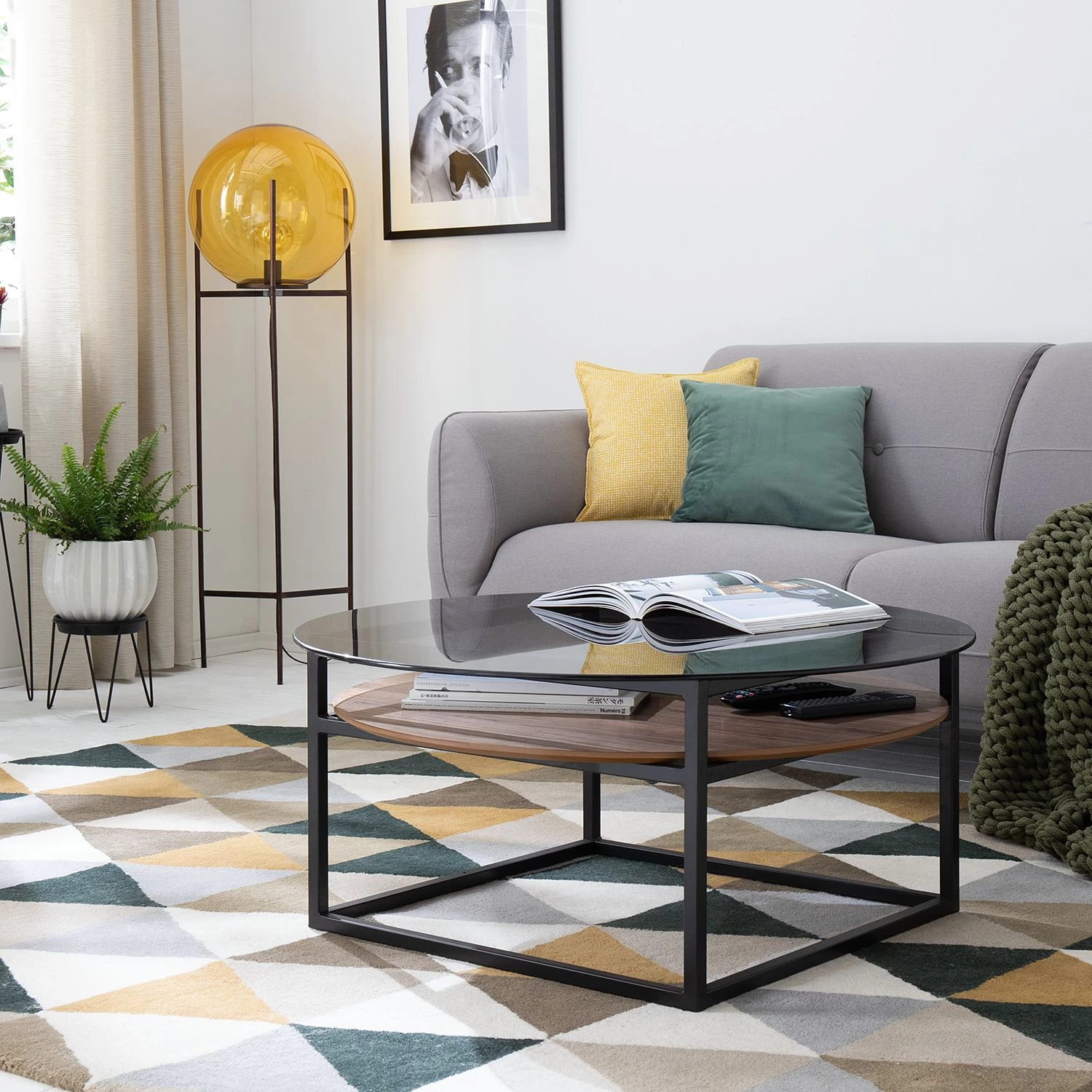 Studio Copenhagen Table basse Sumstad - Verre fumé / Métal - Noyer / Noir 2 Studio Copenhagen Table basse Sumstad - Verre fumé / Métal - Noyer / Noir – Image 2