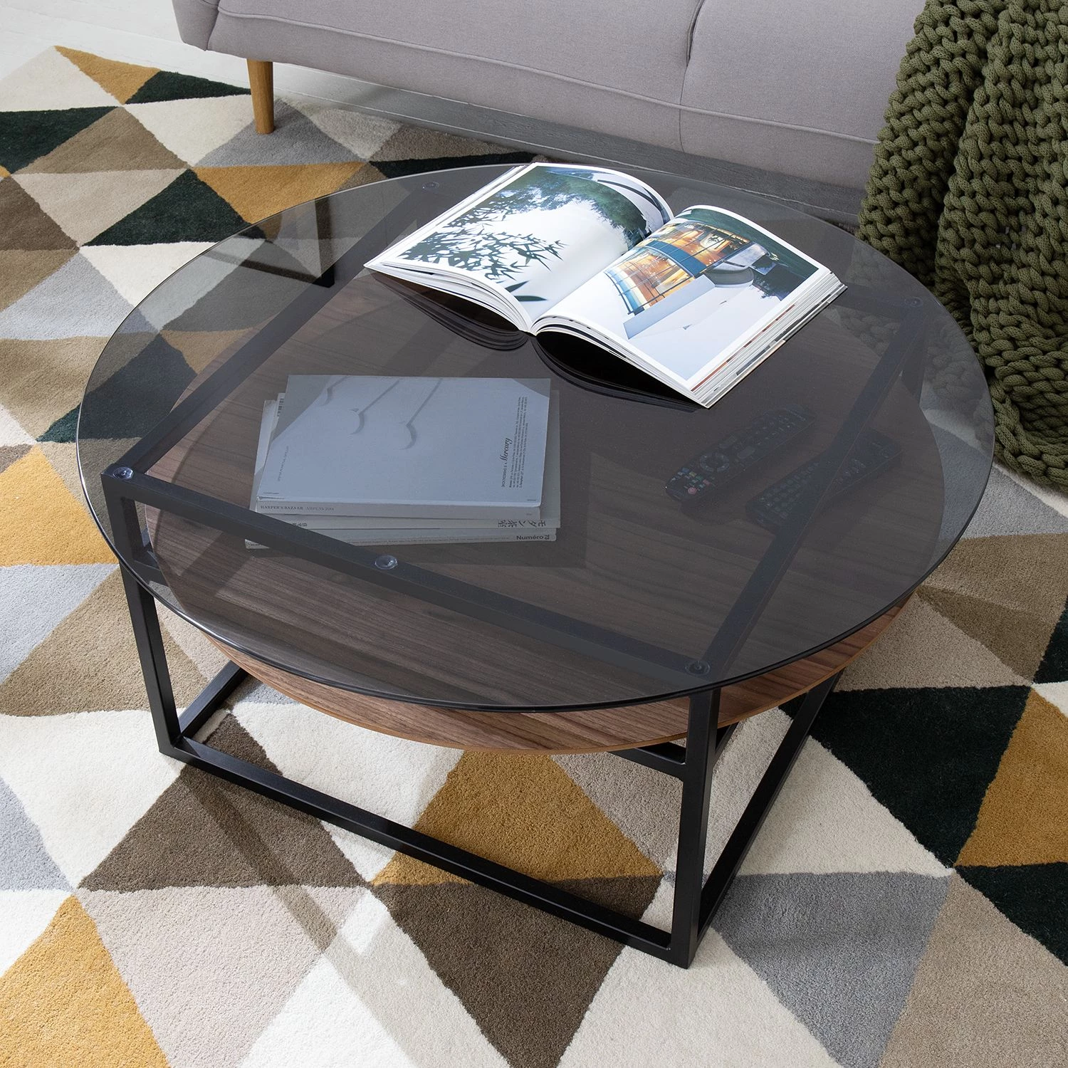 Studio Copenhagen Table basse Sumstad - Verre fumé / Métal - Noyer / Noir 8 Studio Copenhagen Table basse Sumstad - Verre fumé / Métal - Noyer / Noir – Image 8