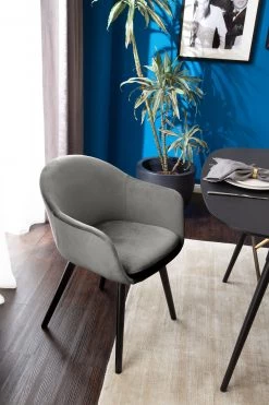 Mørteens Chaise à accoudoirs Hallund II - Velours / Hévéa massif - Noir - Gris 13 Mørteens Chaise à accoudoirs Hallund II - Velours / Hévéa massif - Noir - Gris -Meubles de salle à manger Soldes Magasin 1000123817 190326 13193400008 GALLERYIMAGES P000000001000123817