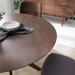 Mørteens Table Olson - Partiellement en hévéa massif - Noyer -Meubles de salle à manger Soldes Magasin 1000124055 190404 14122700004 GALLERYIMAGES P000000001000124055