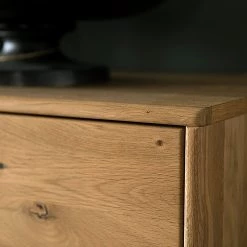 Naturoo Buffet Kiah I - Chêne à nœuds massif 20 Naturoo Buffet Kiah I - Chêne à nœuds massif -Meubles de salle à manger Soldes Magasin 1000160265 200811 14173401888 DETAILS P000000001000160265