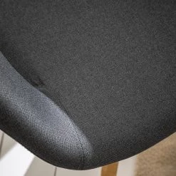 Mørteens Chaise à accoudoirs Buggio - Tissu / Hévéa massif - Tissu Cors: Gris foncé - 1 chaise -Meubles de salle à manger Soldes Magasin 1000164524 210208 08242400024 DETAILS P000000001000164524