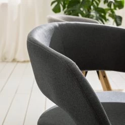 Mørteens Chaise à accoudoirs Buggio - Tissu / Hévéa massif - Tissu Cors: Gris foncé - 1 chaise -Meubles de salle à manger Soldes Magasin 1000164524 210208 08242400025 DETAILS P000000001000164524