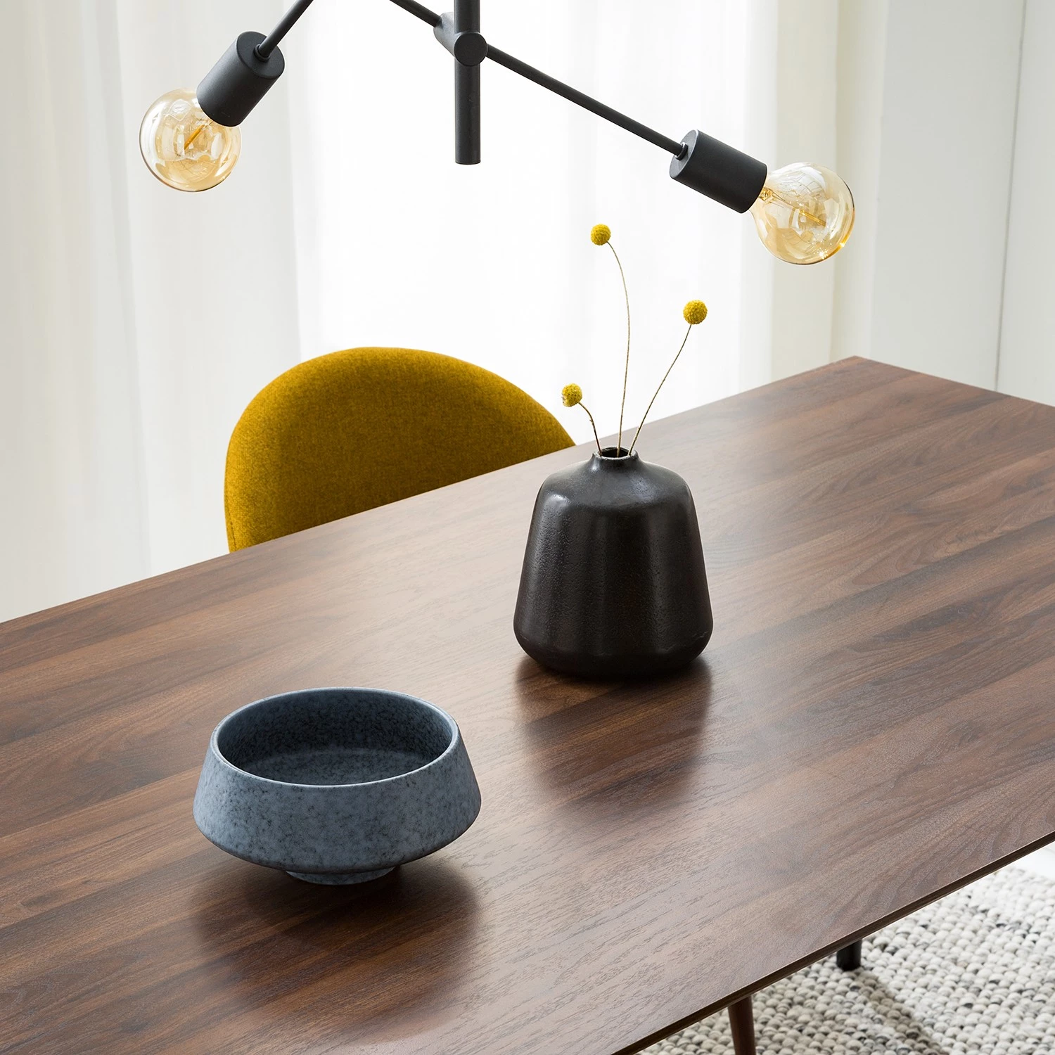 Mørteens Table Gjora - Partiellement en hévéa massif - Noyer / Noir 9 Mørteens Table Gjora - Partiellement en hévéa massif - Noyer / Noir – Image 9