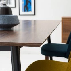 Mørteens Table Gjora - Partiellement en hévéa massif - Noyer / Noir 21 Mørteens Table Gjora - Partiellement en hévéa massif - Noyer / Noir -Meubles de salle à manger Soldes Magasin 1000164590 210120 16170100006 DETAILS P000000001000164590