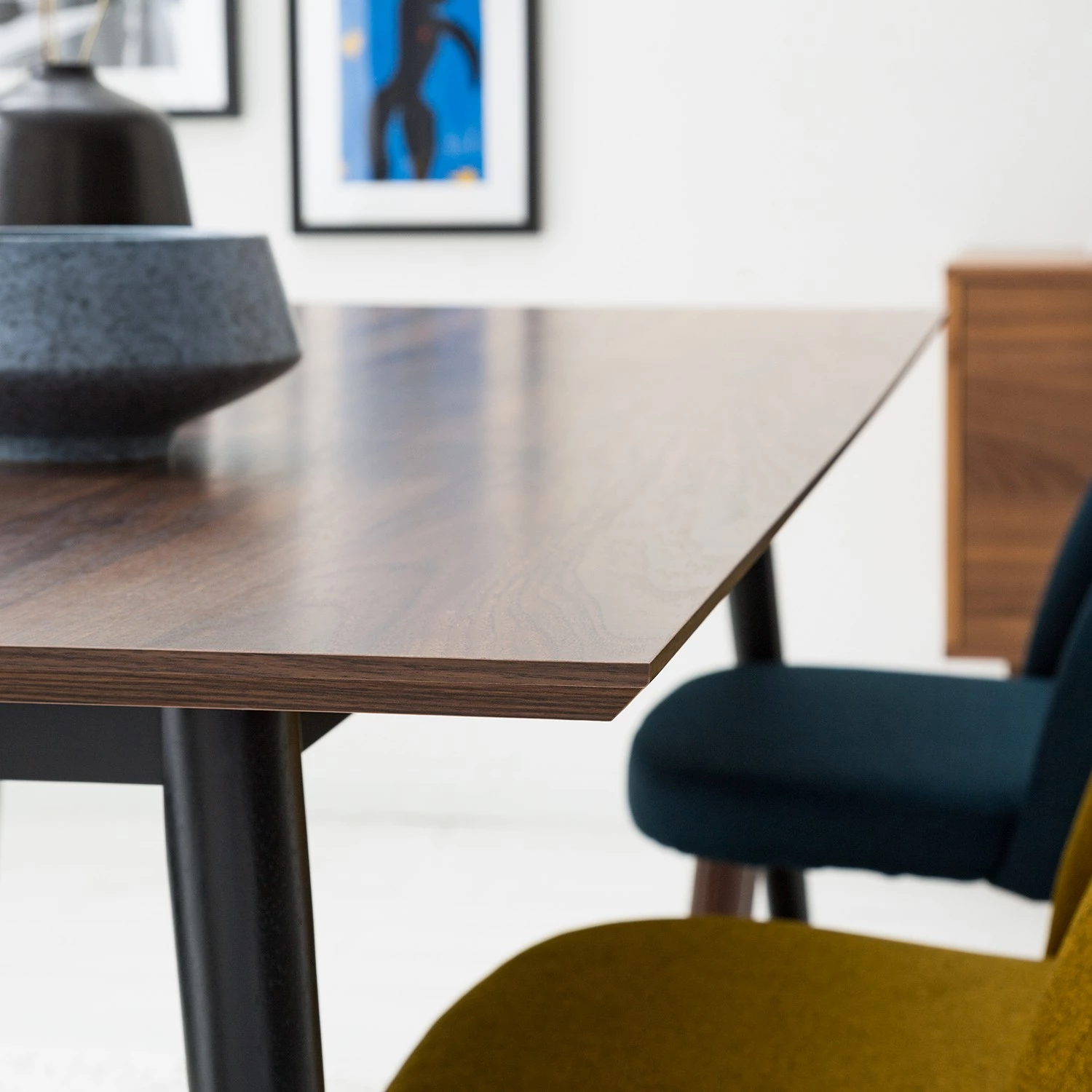 Mørteens Table Gjora - Partiellement en hévéa massif - Noyer / Noir 10 Mørteens Table Gjora - Partiellement en hévéa massif - Noyer / Noir – Image 10