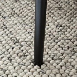 Mørteens Table Gjora - Partiellement en hévéa massif - Noyer / Noir 22 Mørteens Table Gjora - Partiellement en hévéa massif - Noyer / Noir -Meubles de salle à manger Soldes Magasin 1000164590 210120 16170300007 DETAILS P000000001000164590