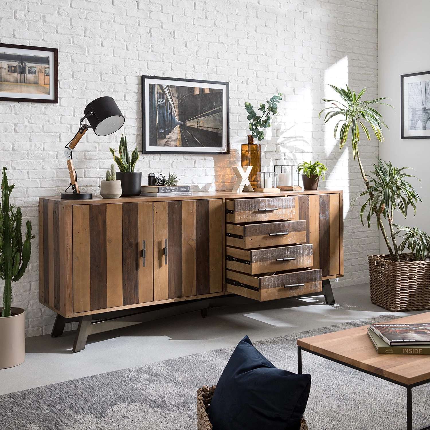 Ars manufacti Buffet Tamati II - Pin massif / Fer - Pin / Noir 5 Ars manufacti Buffet Tamati II - Pin massif / Fer - Pin / Noir – Image 5