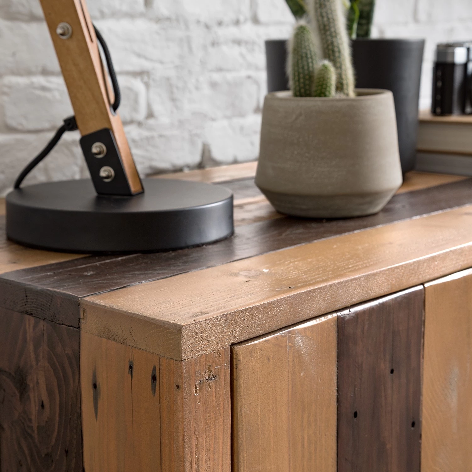 Ars manufacti Buffet Tamati II - Pin massif / Fer - Pin / Noir 9 Ars manufacti Buffet Tamati II - Pin massif / Fer - Pin / Noir – Image 9