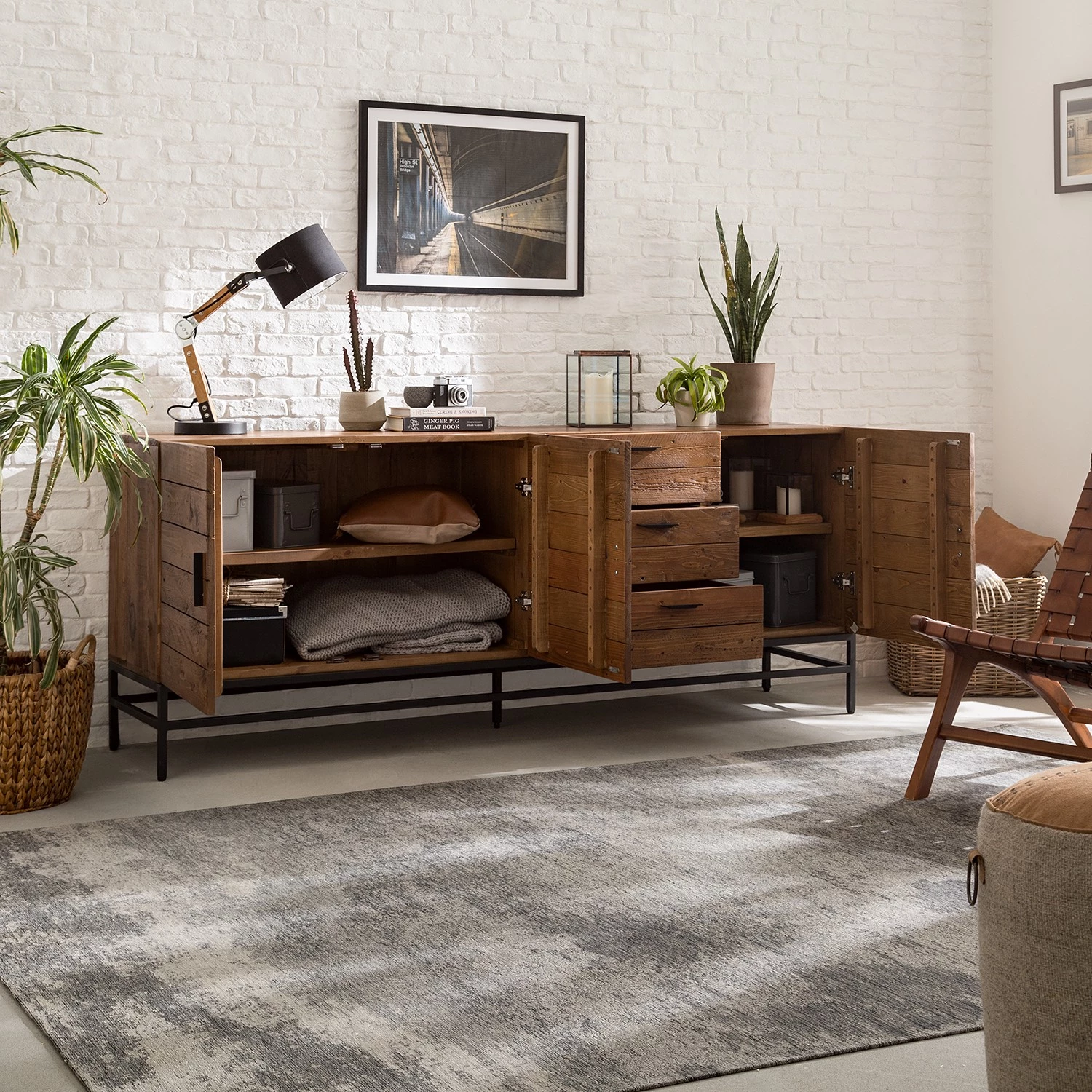 Ars manufacti Buffet Grasby II - Pin recyclé / Métal - Pin foncé / Noir 3 Ars manufacti Buffet Grasby II - Pin recyclé / Métal - Pin foncé / Noir – Image 3