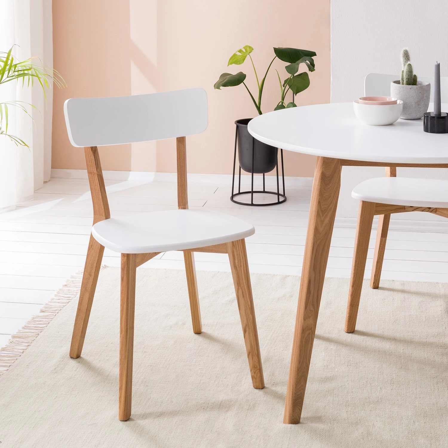 Mørteens Chaises Rob (lot de 2) - Partiellement en frêne massif - Blanc / Frêne 2 Mørteens Chaises Rob (lot de 2) - Partiellement en frêne massif - Blanc / Frêne – Image 2