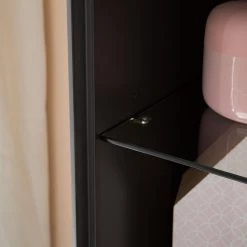 Mørteens Vitrine Lindholm - Partiellement en chêne massif - Gris mat -Meubles de salle à manger Soldes Magasin 1000170810 200108 13505900007 DETAILS P000000001000170810