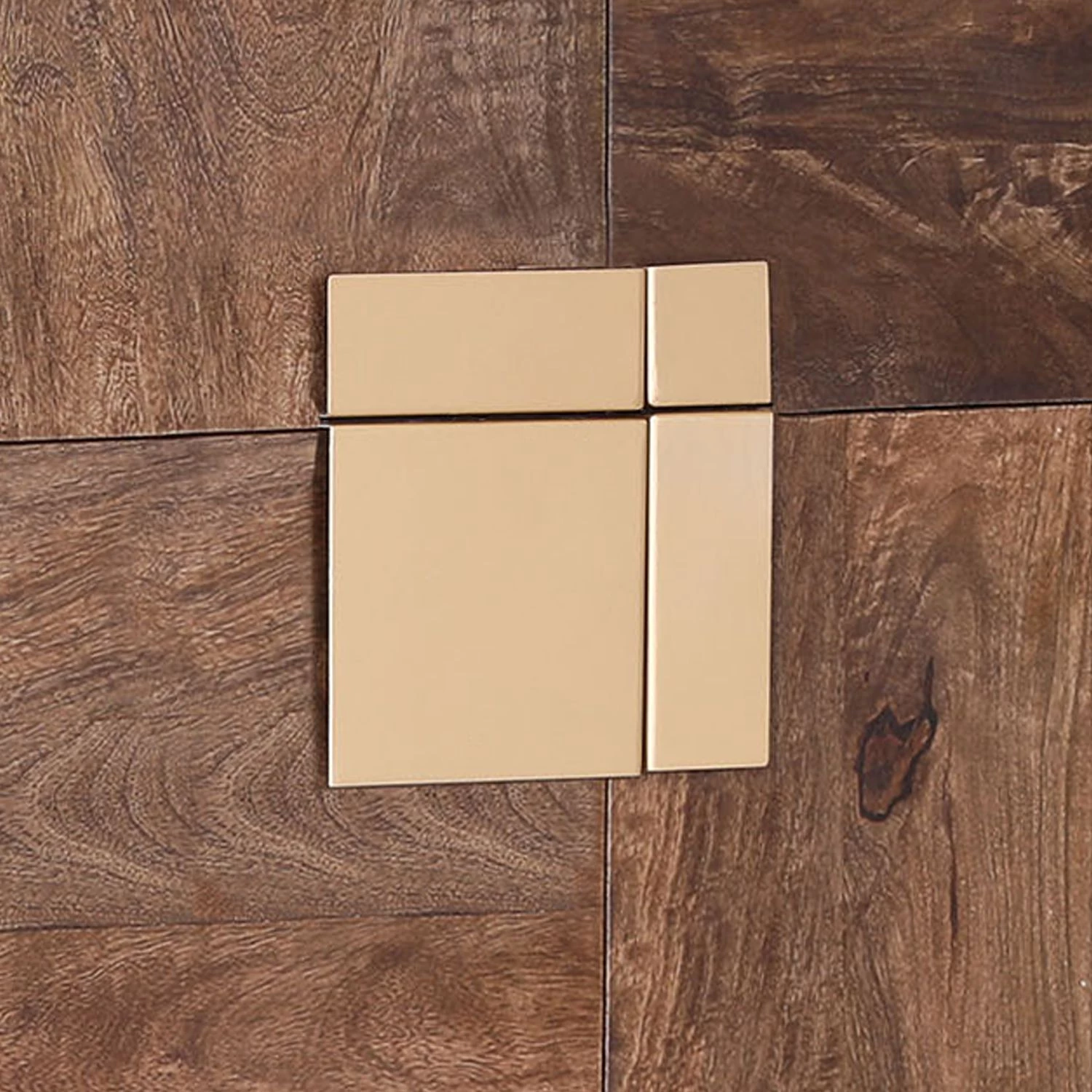 Jack & Alice Commode Lyss - Acacia massif / Métal - Acacia marron / Laiton 4 Jack & Alice Commode Lyss - Acacia massif / Métal - Acacia marron / Laiton – Image 4