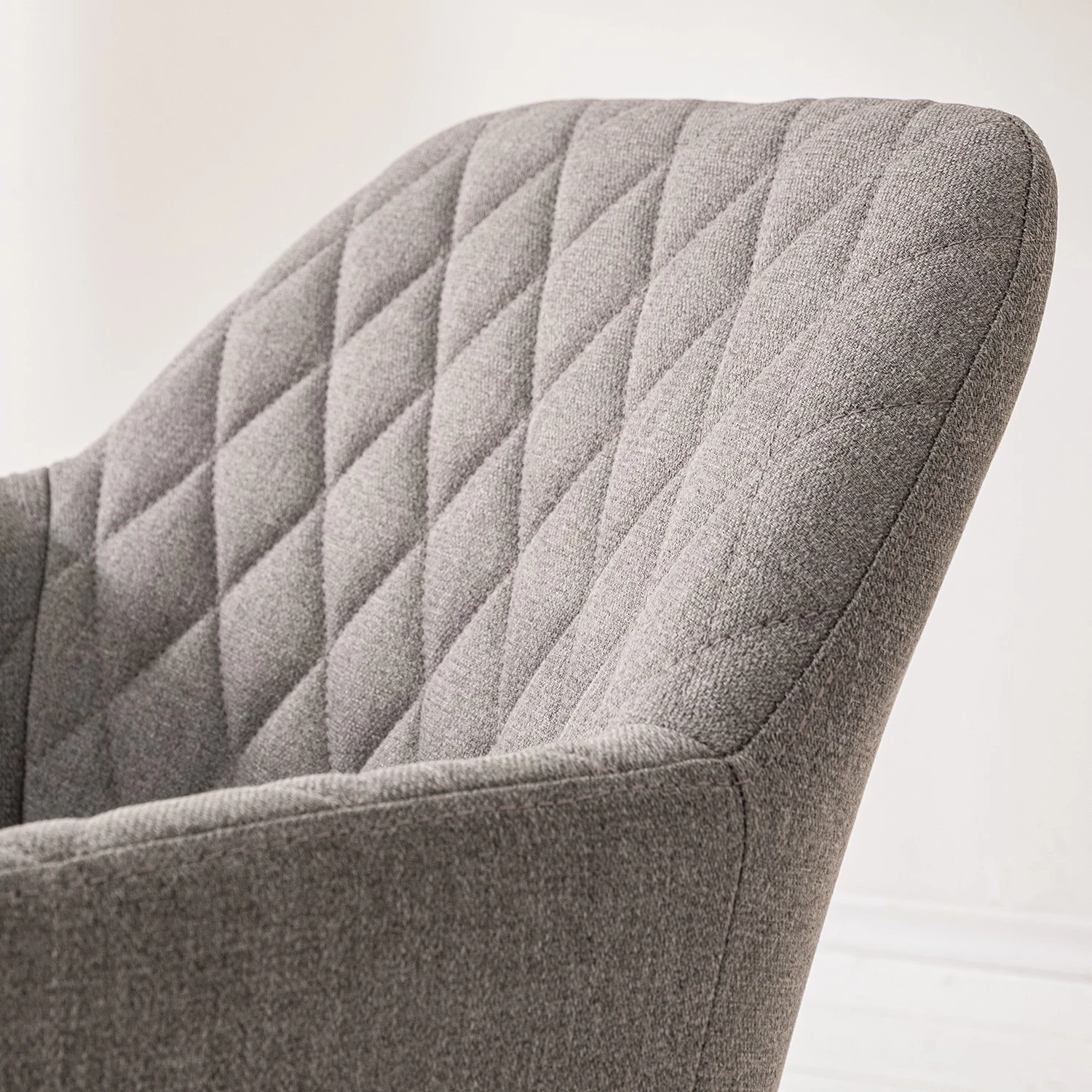 Mørteens Chaise à accoudoirs Amalis - Tissu / Chêne massif - Gris / Chêne 7 Mørteens Chaise à accoudoirs Amalis - Tissu / Chêne massif - Gris / Chêne – Image 7