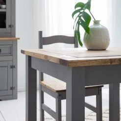 Maison Belfort Table Finca Rustica I - Pin massif - Pin gris - 80 x 80 cm -Meubles de salle à manger Soldes Magasin 1000178046 200603 16035600019 MOOD DETAILS P000000001000178046 mood