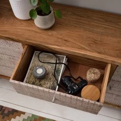 Ars manufacti Buffet bas Buuda - Partiellement en acacia massif - Écru / Acacia 17 Ars manufacti Buffet bas Buuda - Partiellement en acacia massif - Écru / Acacia -Meubles de salle à manger Soldes Magasin 1000182064 200227 06193200030 MOOD DETAILS P000000001000182064 mood