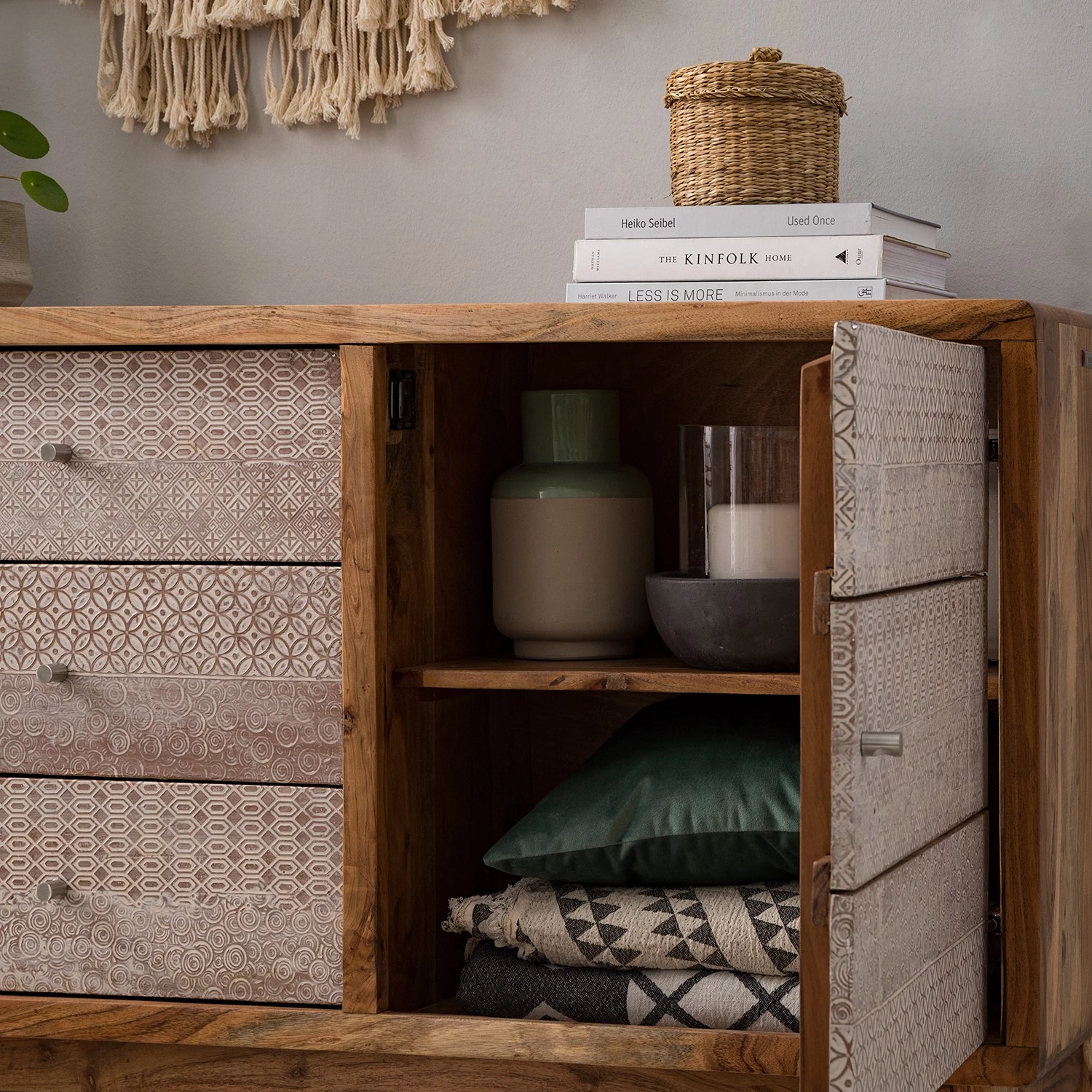 Ars manufacti Buffet bas Buuda - Partiellement en acacia massif - Écru / Acacia 5 Ars manufacti Buffet bas Buuda - Partiellement en acacia massif - Écru / Acacia – Image 5