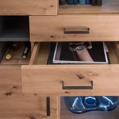 Naturoo Vitrine Mendes - Imitation planches de chêne / Anthracite 9 Naturoo Vitrine Mendes - Imitation planches de chêne / Anthracite -Meubles de salle à manger Soldes Magasin 1000187559 190920 09480400047 DETAILS P000000001000187559