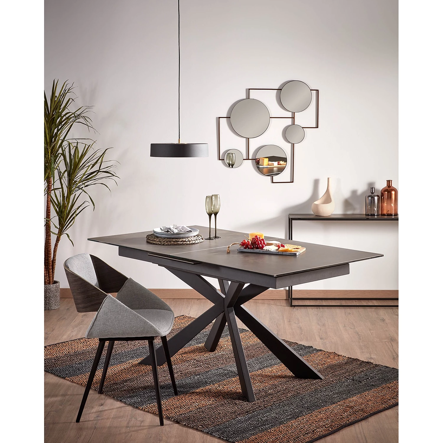 Norrwood Chaise capitonnée Zempin - Tissu / Métal - Imitation noyer - Gris clair 2 Norrwood Chaise capitonnée Zempin - Tissu / Métal - Imitation noyer - Gris clair – Image 2