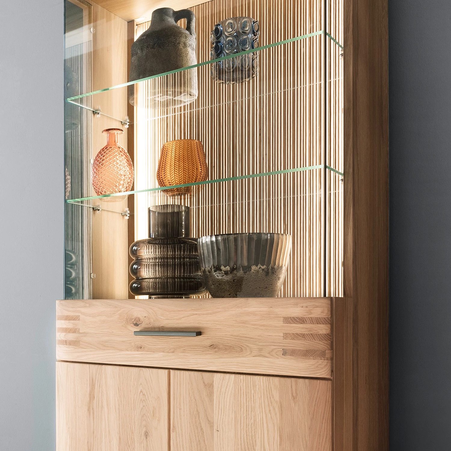 Loftscape Vitrine Salvo I - Partiellement en chêne massif - Planches de chêne Bianco / Gris 7 Loftscape Vitrine Salvo I - Partiellement en chêne massif - Planches de chêne Bianco / Gris – Image 7