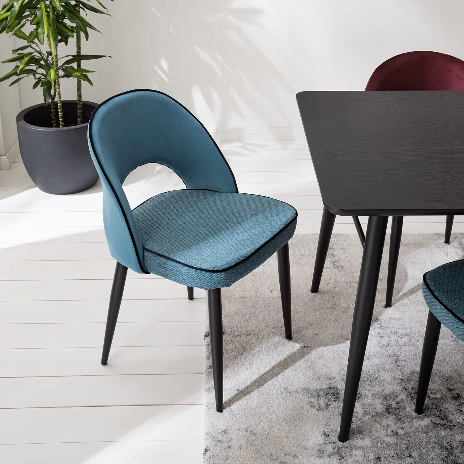 Jack & Alice Chaises capitonnées Jacky (lot de 2) - Tissu & velours / Métal - Gris chiné / Noir 3 Jack & Alice Chaises capitonnées Jacky (lot de 2) - Tissu & velours / Métal - Gris chiné / Noir – Image 3