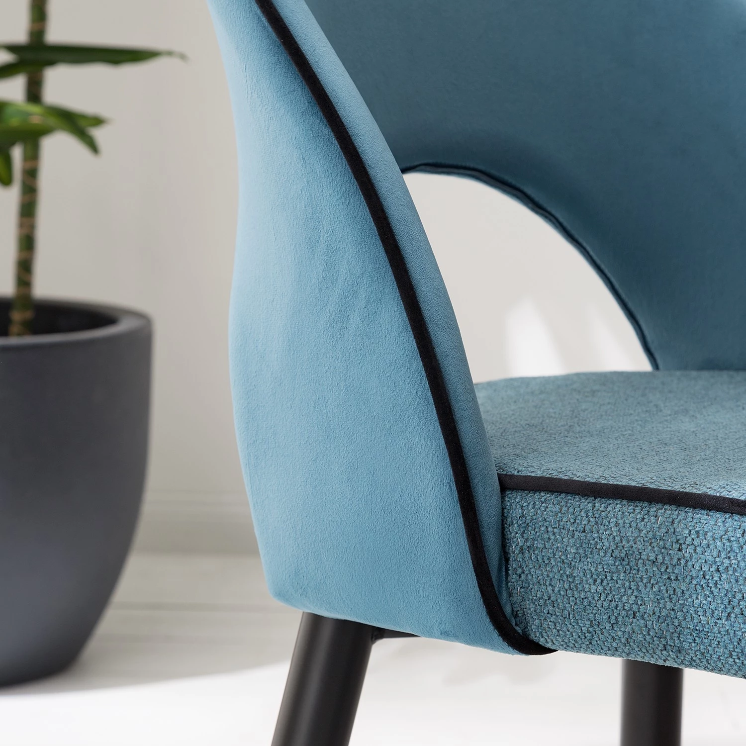 Jack & Alice Chaises capitonnées Jacky (lot de 2) - Tissu & velours / Métal - Gris chiné / Noir 9 Jack & Alice Chaises capitonnées Jacky (lot de 2) - Tissu & velours / Métal - Gris chiné / Noir – Image 9