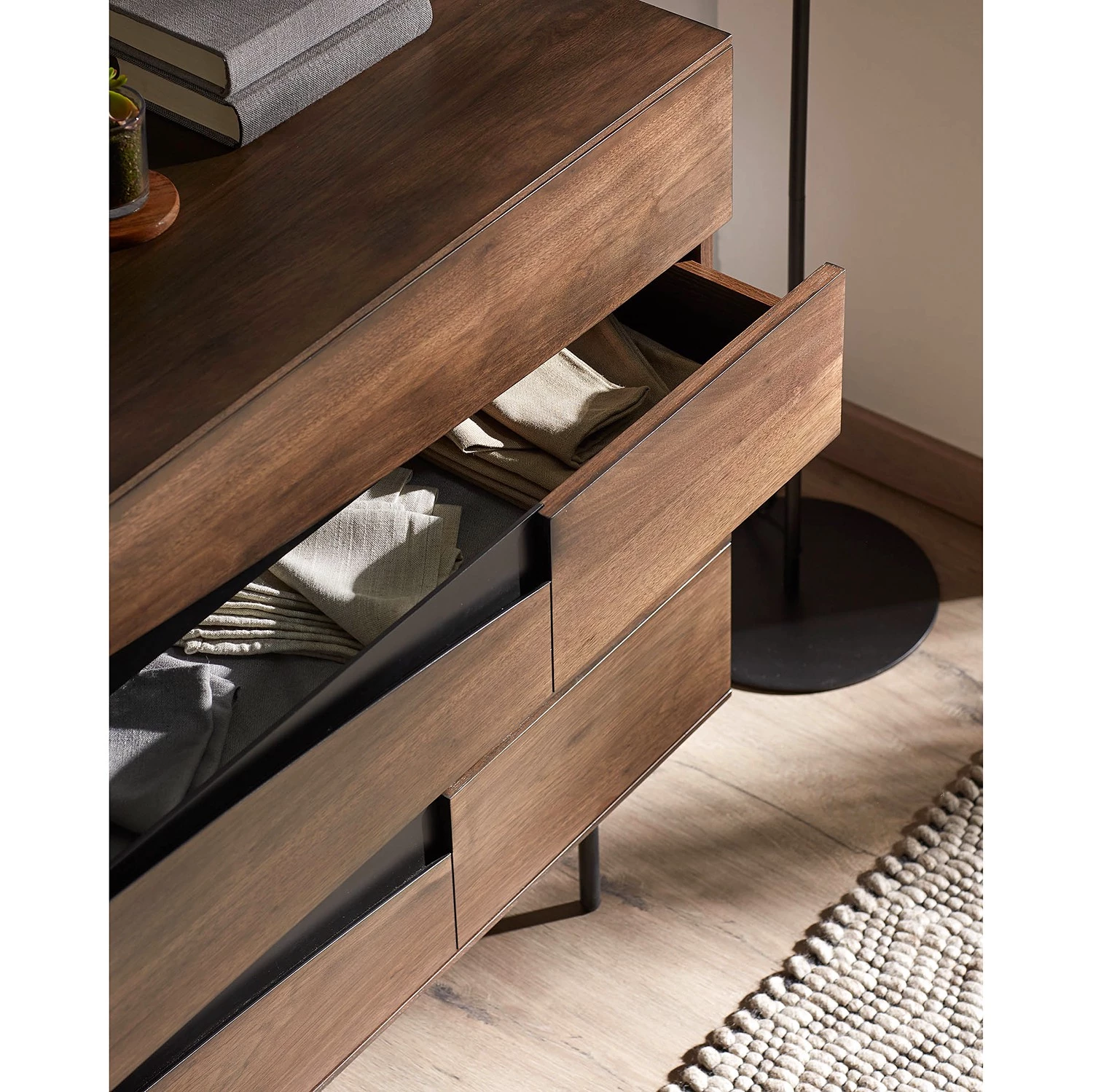 Red Living Commode Kluuvi I - Placage en bois véritable - Noyer / Noir 11 Red Living Commode Kluuvi I - Placage en bois véritable - Noyer / Noir – Image 11