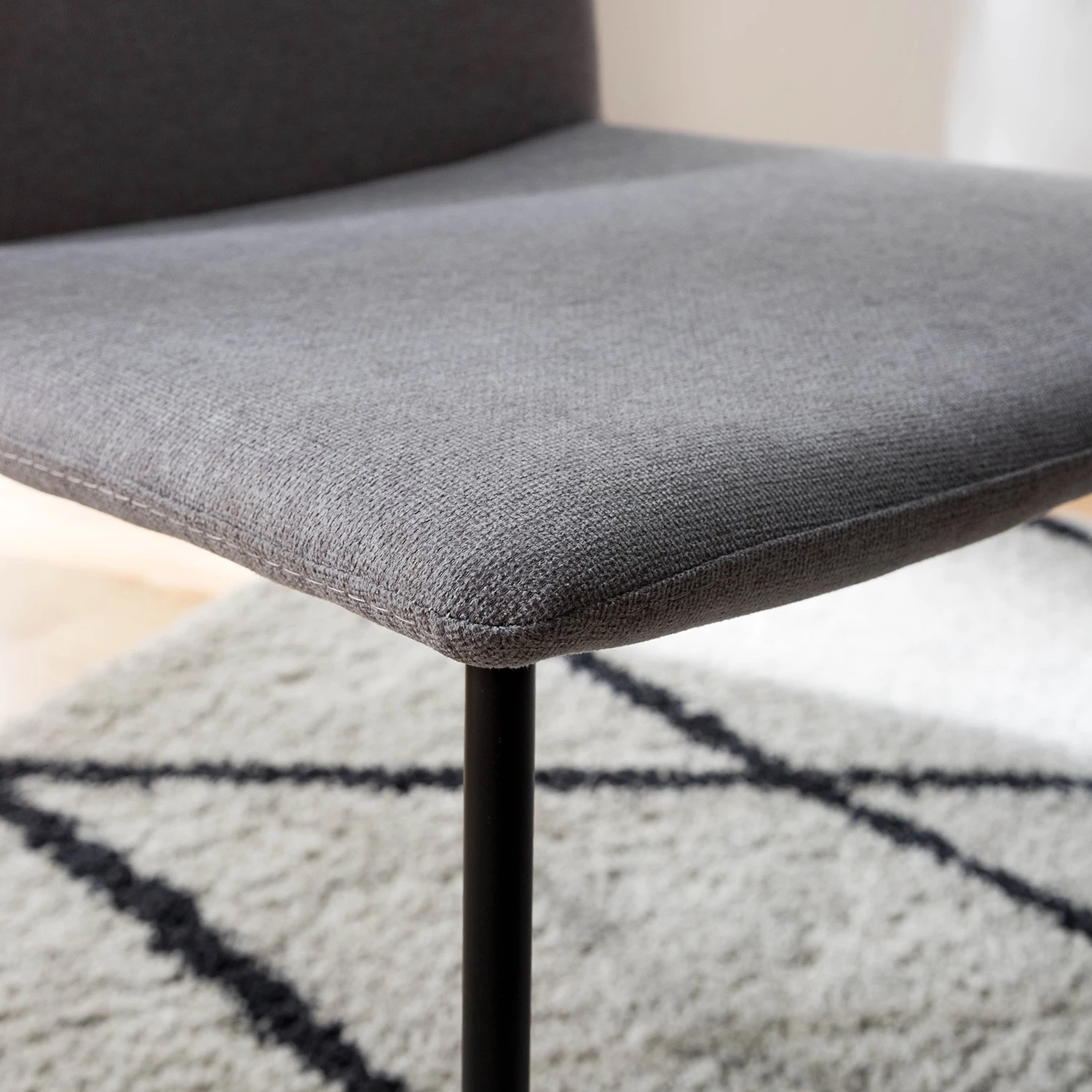 Fredriks Chaises Wines (lot de 2) - Tissu / Fer - Gris clair 13 Fredriks Chaises Wines (lot de 2) - Tissu / Fer - Gris clair – Image 13