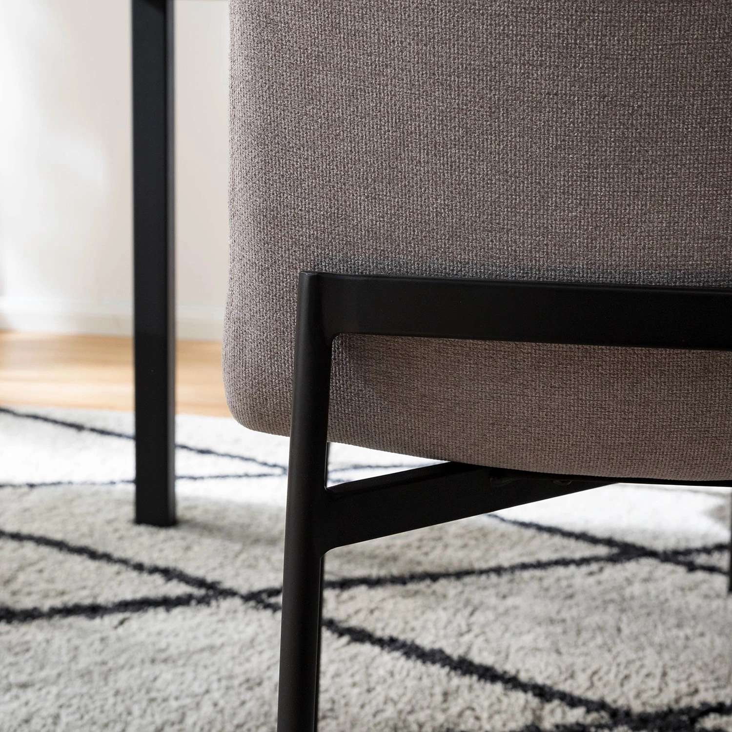 Fredriks Chaises Wines (lot de 2) - Tissu / Fer - Gris clair 15 Fredriks Chaises Wines (lot de 2) - Tissu / Fer - Gris clair – Image 15