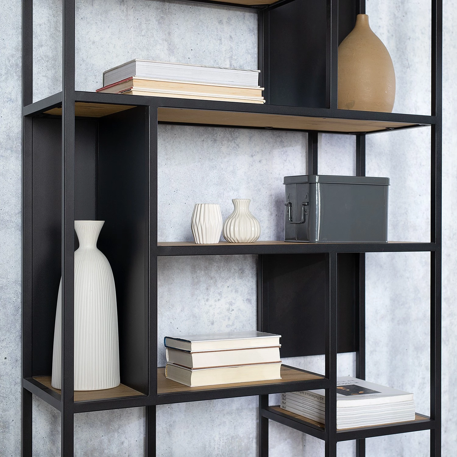 Studio Copenhagen Étagère Flox II - Placage en bois véritable / Métal -Chêne / Noir 10 Studio Copenhagen Étagère Flox II - Placage en bois véritable / Métal -Chêne / Noir – Image 10