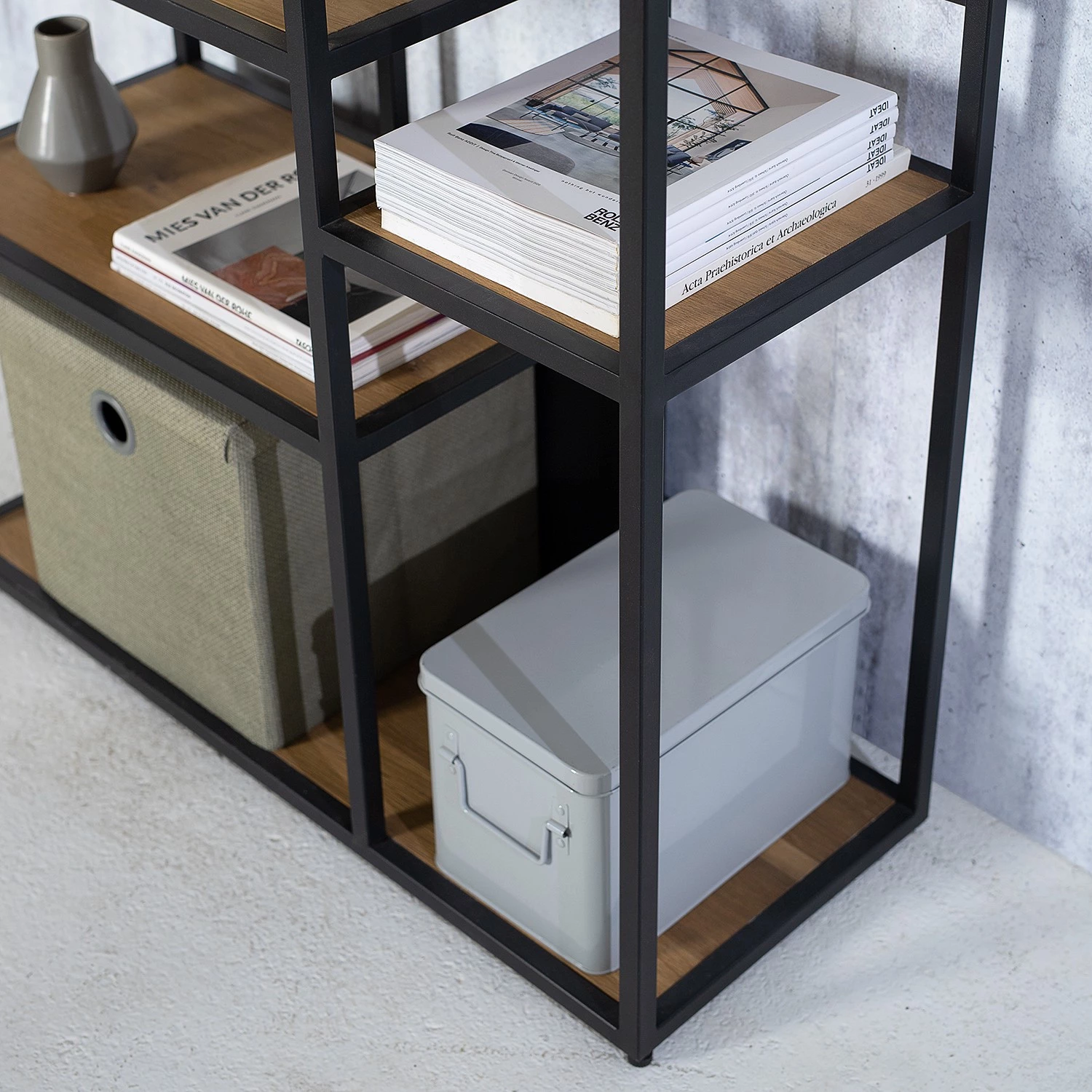 Studio Copenhagen Étagère Flox II - Placage en bois véritable / Métal -Chêne / Noir 12 Studio Copenhagen Étagère Flox II - Placage en bois véritable / Métal -Chêne / Noir – Image 12