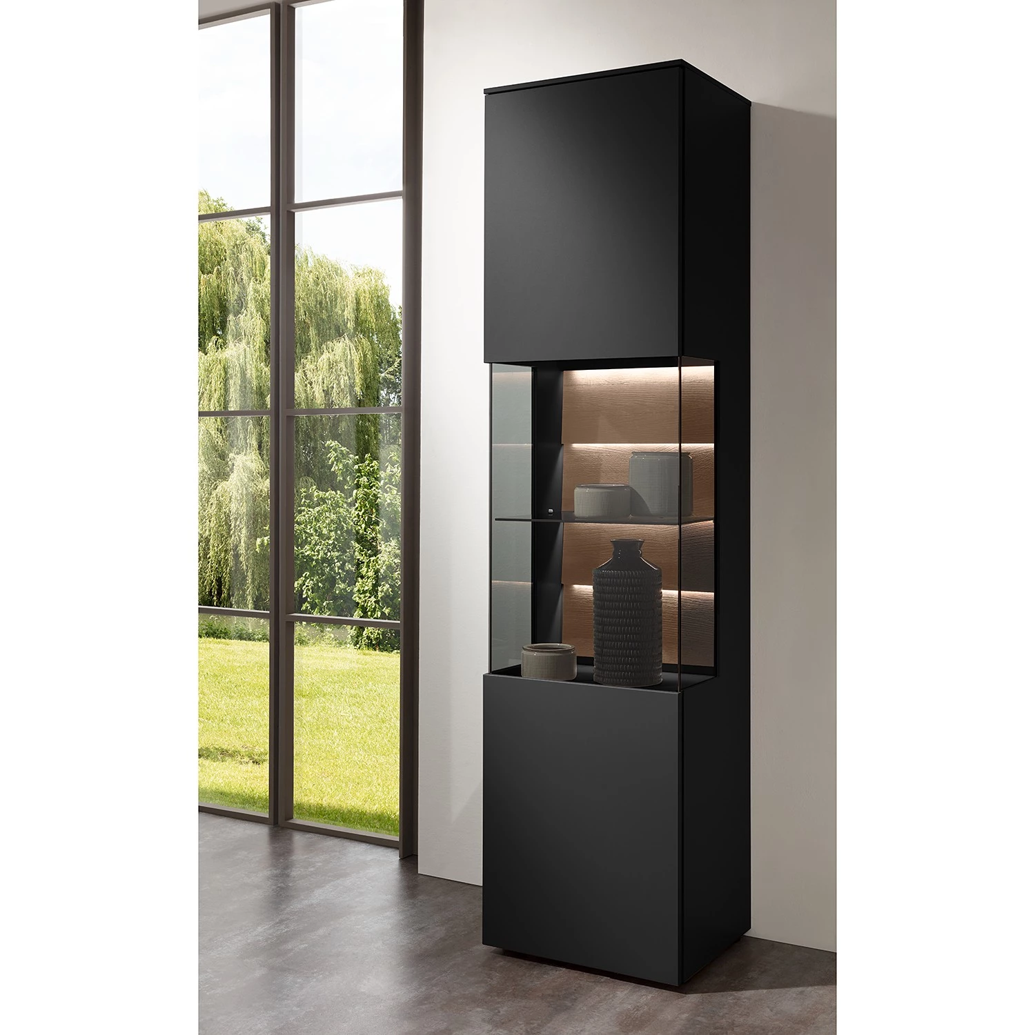 GWINNER Vitrine Misano - Placage en bois véritable - Gris Sahara / Planches de chêne - Anthracite / Chêne sauvage - Butoir à gauche - Avec éclairage 2 GWINNER Vitrine Misano - Placage en bois véritable - Gris Sahara / Planches de chêne - Anthracite / Chêne sauvage - Butoir à gauche - Avec éclairage – Image 2