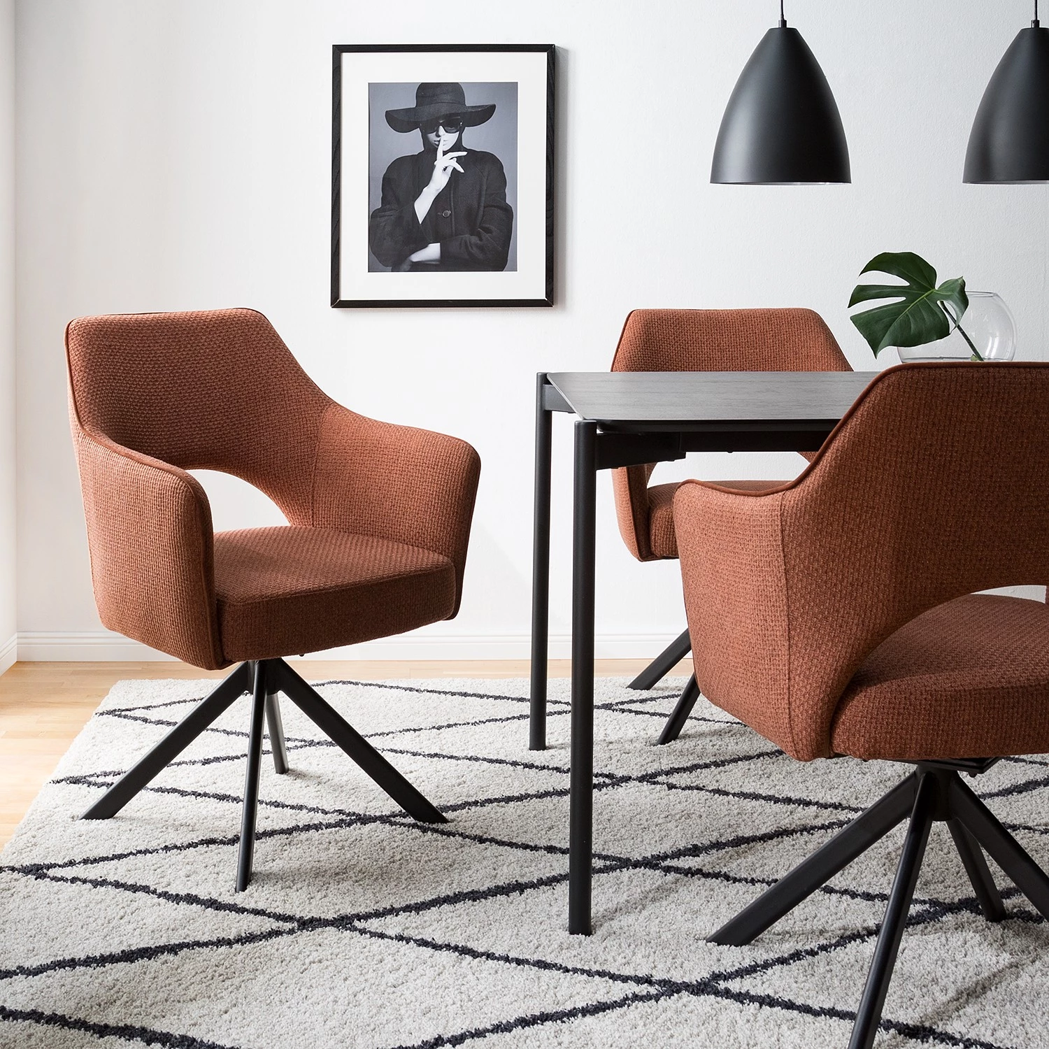 Fredriks Chaise à accoudoirs Tustin - Tissu / Métal - Marron rouille / Noir mat 2 Fredriks Chaise à accoudoirs Tustin - Tissu / Métal - Marron rouille / Noir mat – Image 2