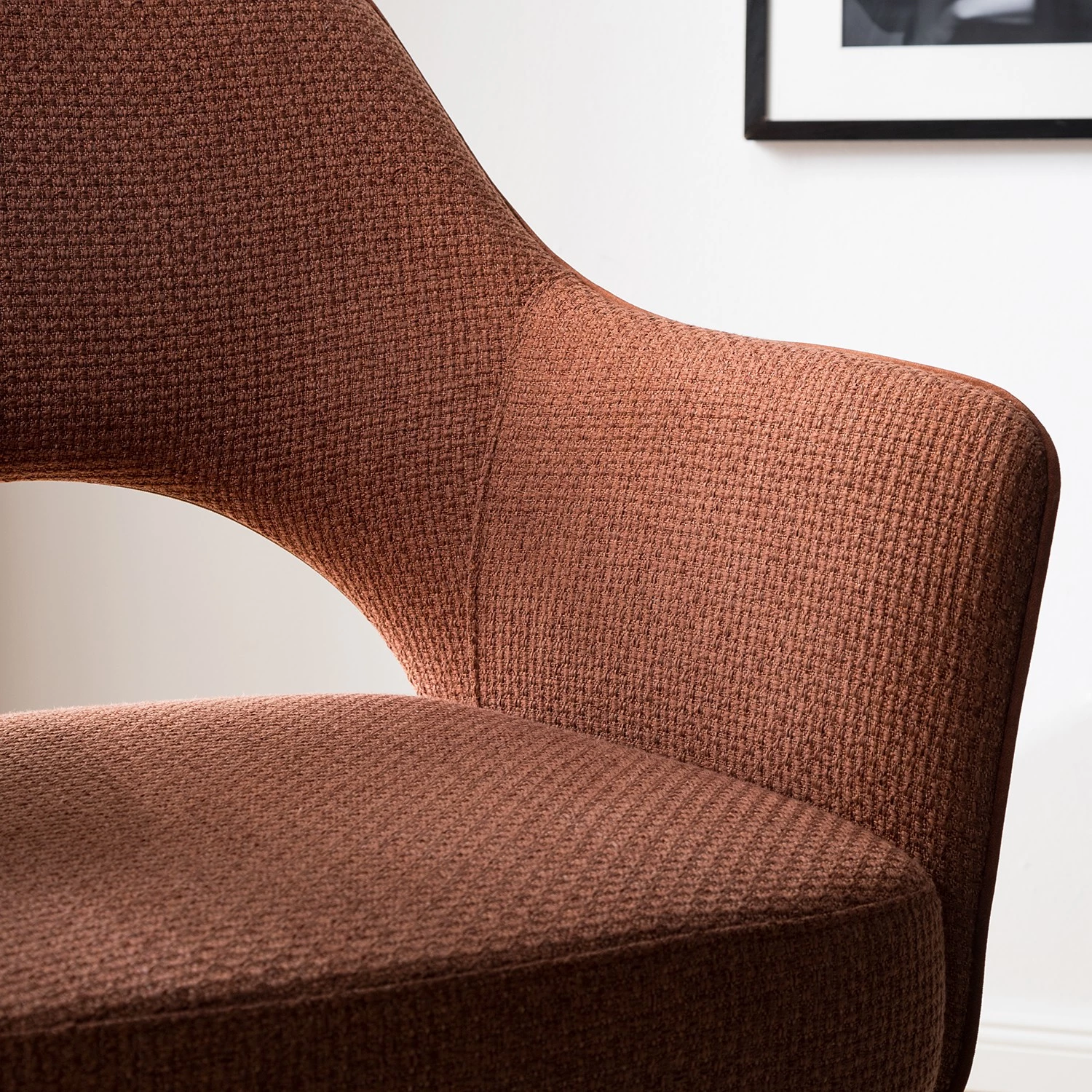 Fredriks Chaise à accoudoirs Tustin - Tissu / Métal - Marron rouille / Noir mat 7 Fredriks Chaise à accoudoirs Tustin - Tissu / Métal - Marron rouille / Noir mat – Image 7