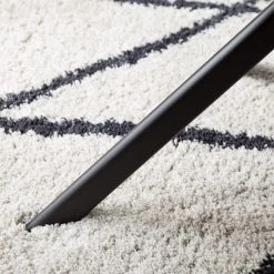 Fredriks Chaise à accoudoirs Tustin - Tissu / Métal - Marron rouille / Noir mat 39 Fredriks Chaise à accoudoirs Tustin - Tissu / Métal - Marron rouille / Noir mat -Meubles de salle à manger Soldes Magasin 1000218415 210311 12215300012 DETAILS P000000001000218415